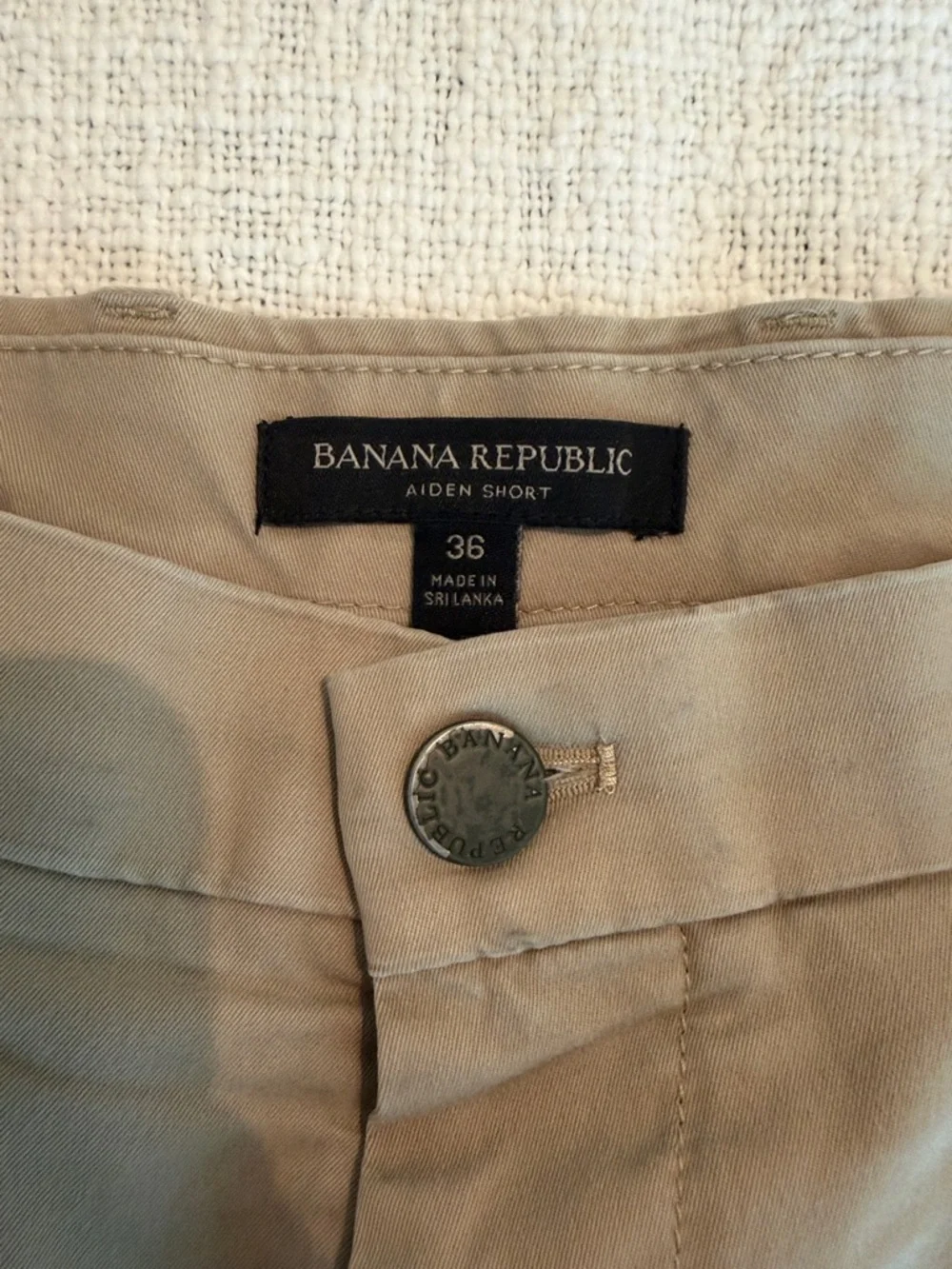 Two Banana Republic Aiden cut men’s shorts in Tan and Dusty Rose